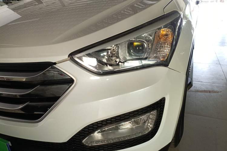 Used Hyundai Santa Fe 2015 2.0T Automatic Two-Wheel Drive Smart Version 5 Seats