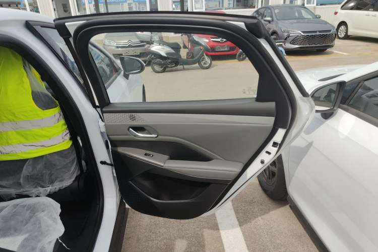 Used BYD Qin PLUS 2025 DM-i Smart Drive 55KM Leading Model
