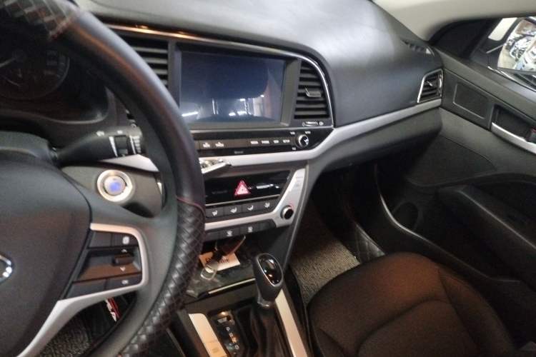 Used Hyundai Elantra 2016 1.6L Automatic ZhiXuan – Elite Version
