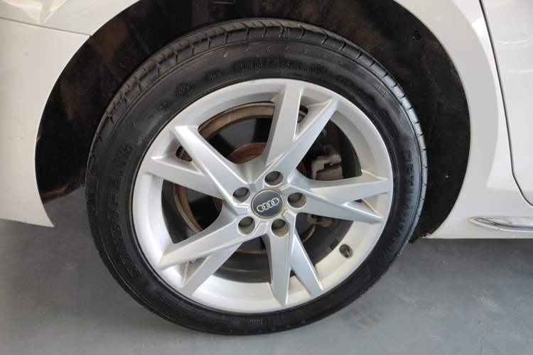 Used Audi A4L 2017 Plus 40 TFSI Ambition Model
