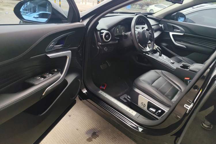 Used Wey VV7 2019 Upgraded Model 2.0T Flagship Version China VI