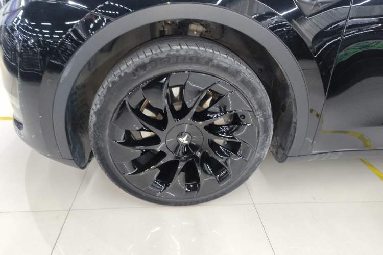 Used Tesla Model Y 2023 Long-Range All-Wheel-Drive Version