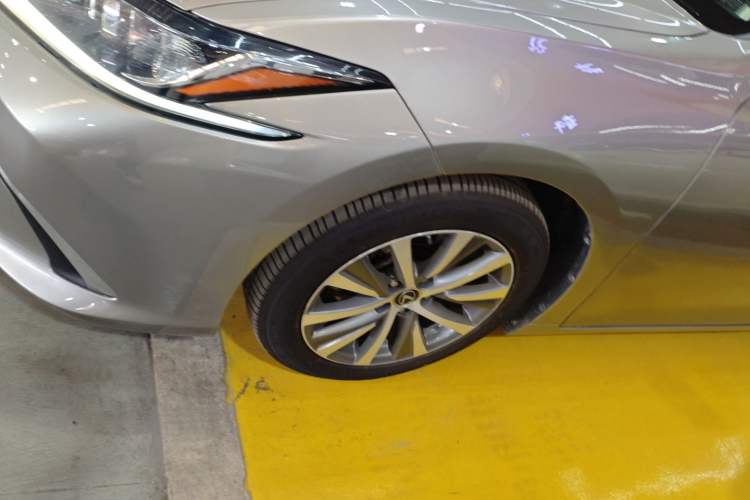 Used Lexus ES 2020 300h Premier Edition
