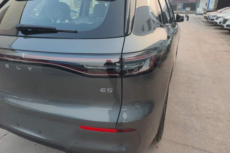 Used  E5 2024 440km Launch Edition
