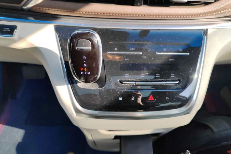 Used Buick GL8 2022 Land Business Class 652T Luxury Model
