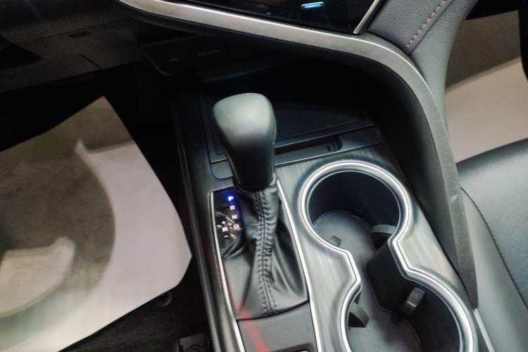 Used Toyota Camry 2021 2.0G Luxury Edition
