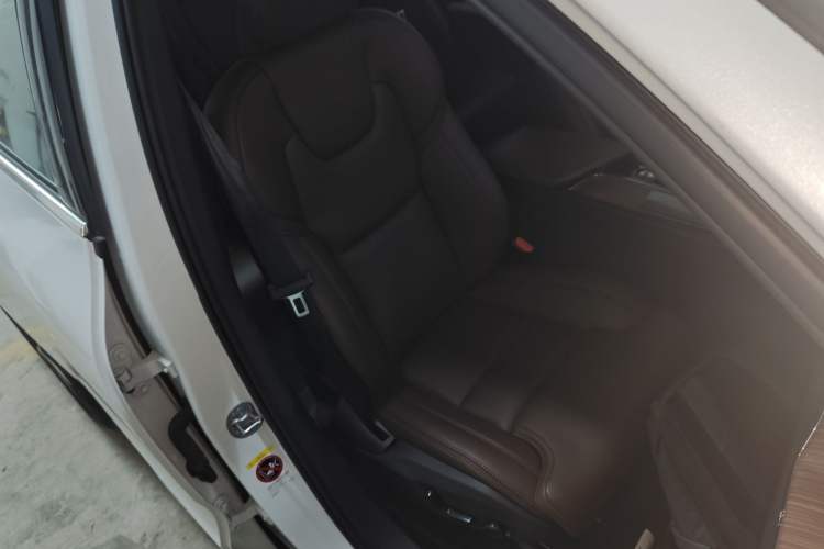 Used Volvo XC60 New Energy 2024 T8 Plug-in Hybrid Long-Range All-Wheel Drive Smart Luxury Edition