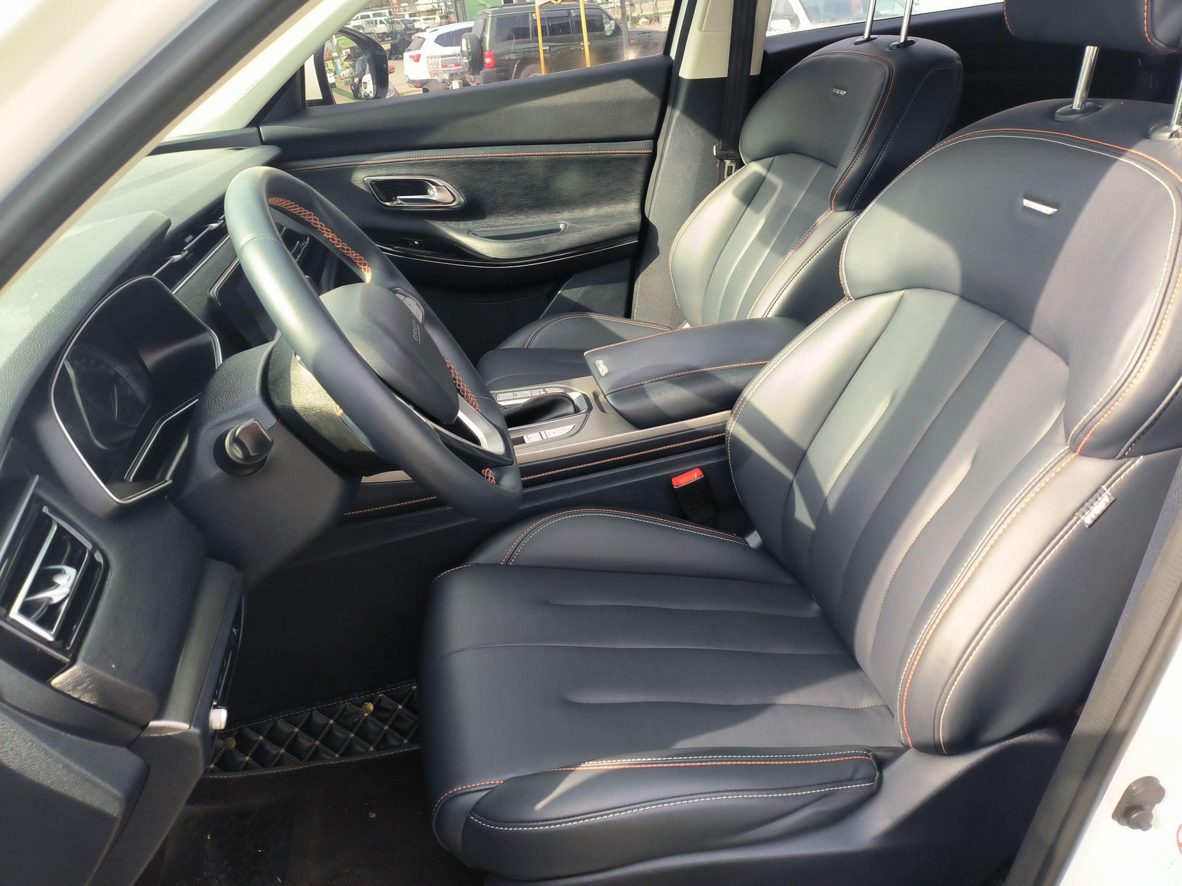 المقاعد الأمامية داخل السيارة