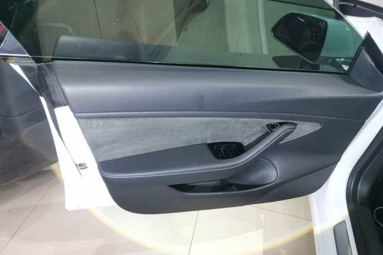 Used Tesla Model 3 2019 Long-Range All-Wheel-Drive Version
