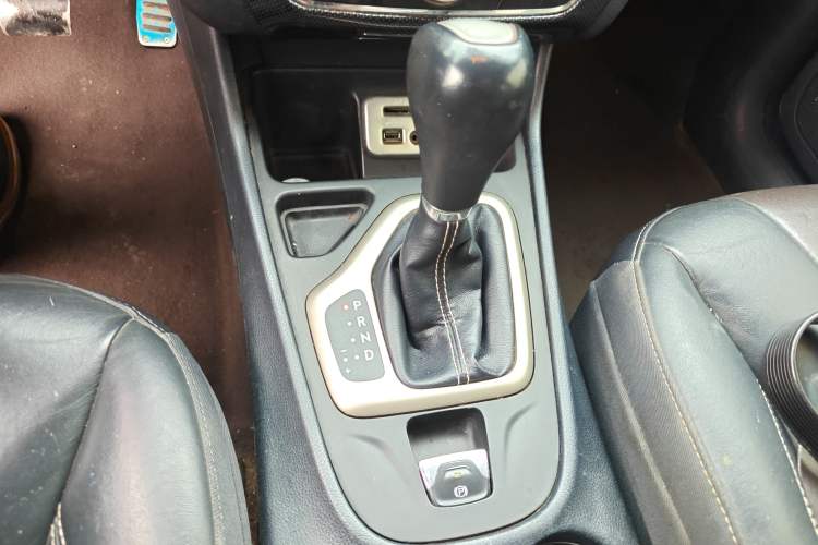 Used  Cherokee 2016 2.4L Leading Edition
