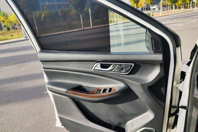 Used JMC Yuhu 9 2019 2.0T Automatic Gasoline Two-Wheel Drive Comfort Edition
