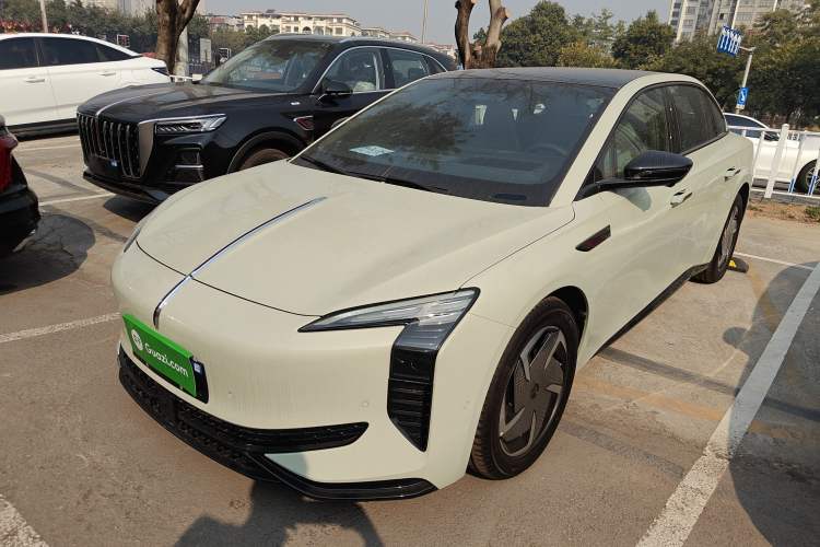 Used Hongqi EH7 2025 690 Smart Selection Edition