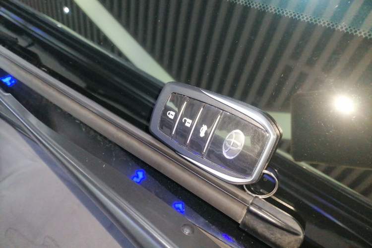 Used Toyota Highlander 2018 2.0T Two-Wheel Drive Elite Version 5 Seats China VI Standard
