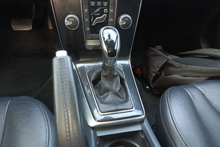 Used Volvo V40 2017 T3 Zhiyi Edition