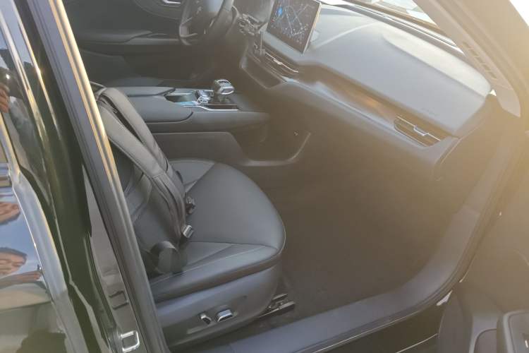 Used Hongqi E-QM5 2022 431 km Charge & Enjoy Edition
