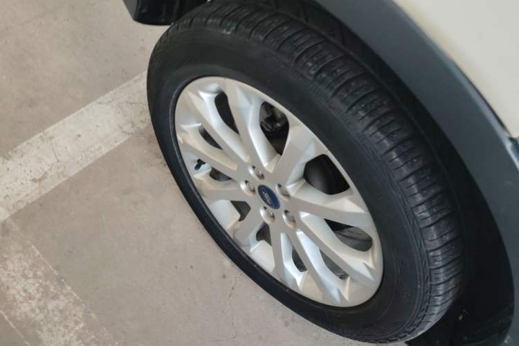 Used Ford Kuga 2013 1.6L GTDi Two-Wheel-Drive Trend Model