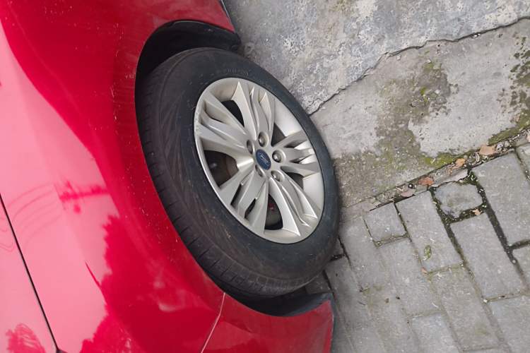 Used Ford Focus 2012 Sedan 1.6L Automatic Comfort Model
