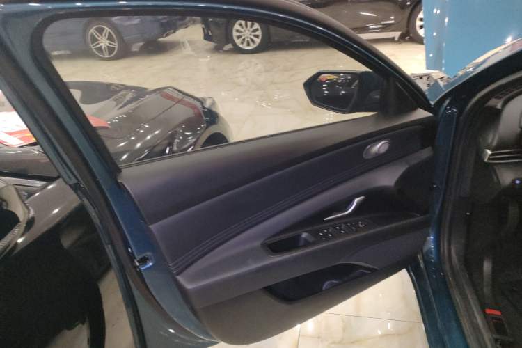 Used Hyundai Elantra 2022 1.5L CVT LUX Prestige Edition
