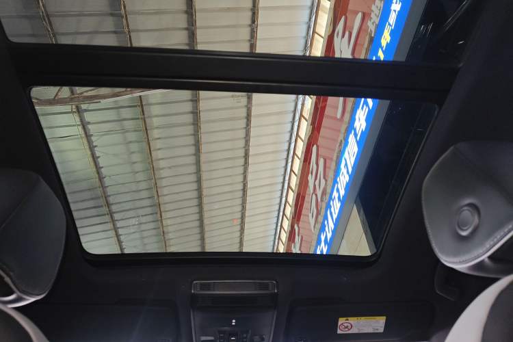 Used Volkswagen T-ROC 2024 300TSI DSG Two-Wheel-Drive Chen Guang Edition
