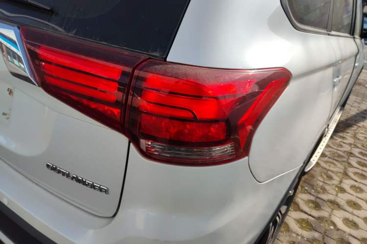 Used Mitsubishi Outlander 2018 2.0L Two-Wheel Drive Glory Edition 5 Seats
