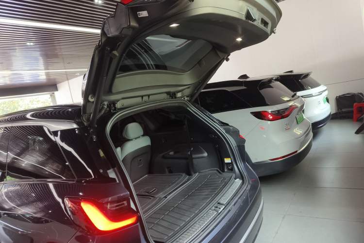 Used Nio ES8 2020 580 km Range Signature Edition Six-Seater Version
