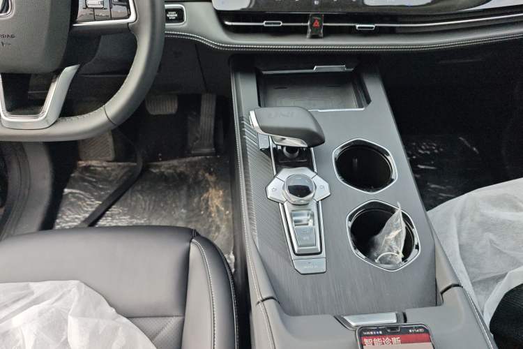 Used Changan UNI-K 2024 2.0T Two-Wheel Drive YueShang Trim
