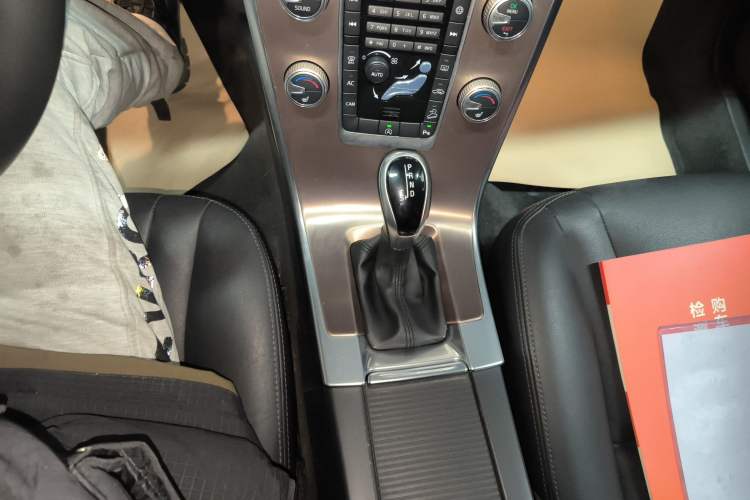 Used Volvo XC60 2017 T5 AWD Smart Upgrade Edition
