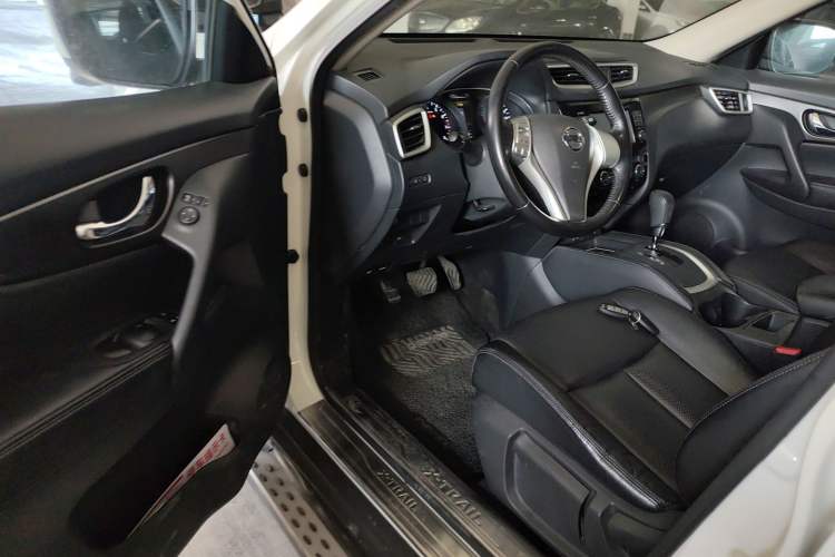 Used Nissan X-Trail 2015 2.0L CVT Comfort MAX Edition 2WD
