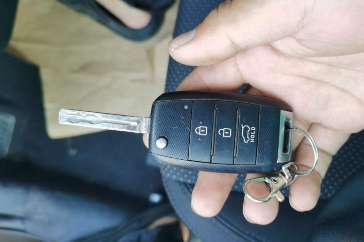 Used Kia Carens 2013 2.0L 7-Seater Automatic Standard Version China IV Standard
