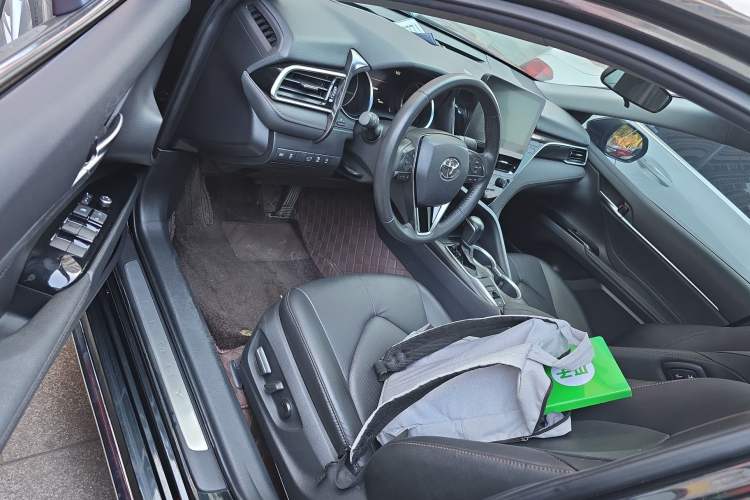 Used Toyota Camry 2023 2.0G Luxury Edition
