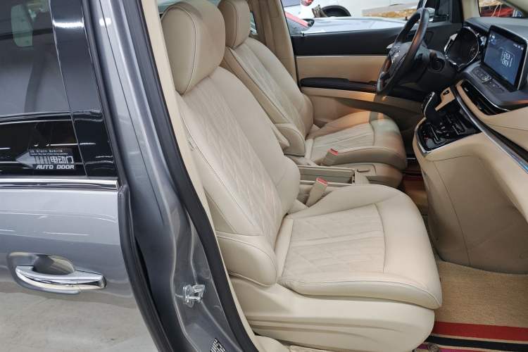 Used Buick GL8 2023 Land Business Class Smart Deluxe Model
