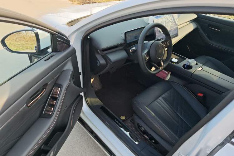 Used Baojun Enjoy 2025 Plug-in Hybrid 140km Luxury Edition