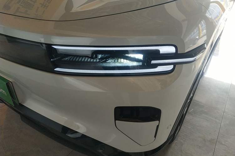 Used  E07 2025 All-Electric 4x4 90kWh Ultra High-Performance Edition
