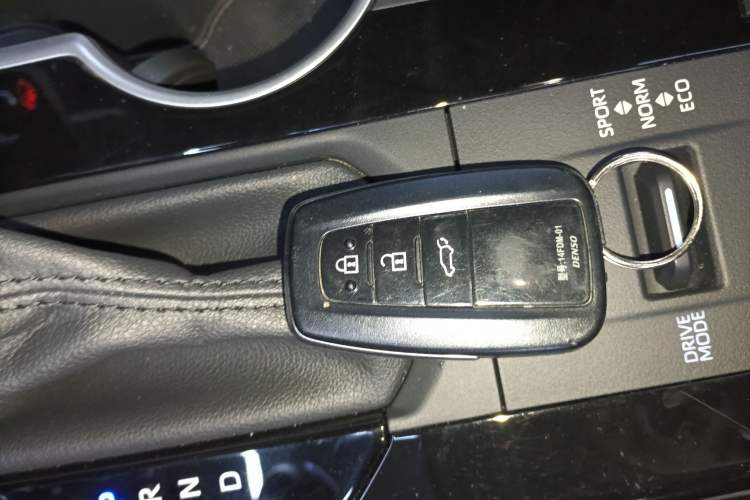 Used Toyota Highlander 2022 Dual-Engine 2.5L Four-Wheel Drive Prestige Version 7 Seats