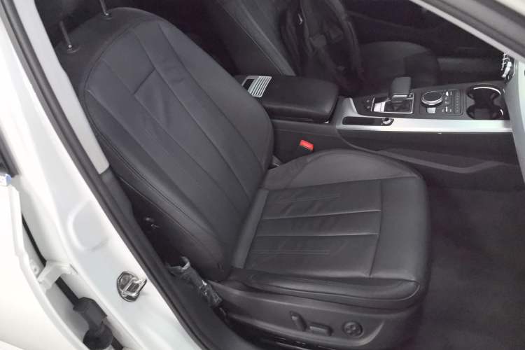 Used Audi A4L 2019 40 TFSI Fashion Edition China VI Emission Standard