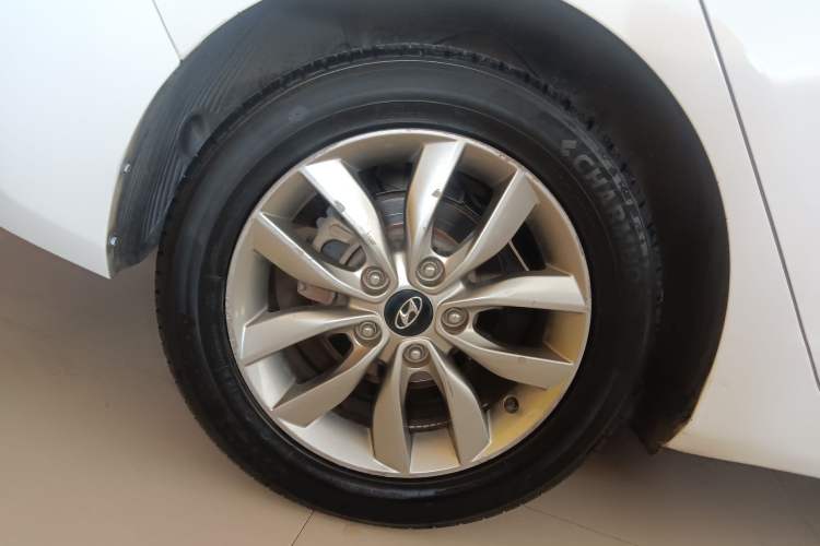 Used Hyundai Elantra 2015 1.6L Automatic Fashion Model