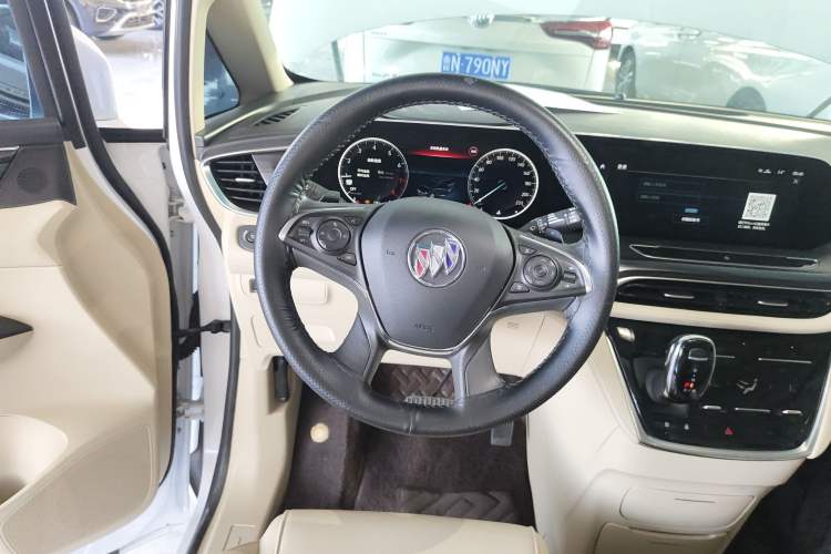 Used Buick GL8 2022 ES Landtrek 653T Luxury Edition
