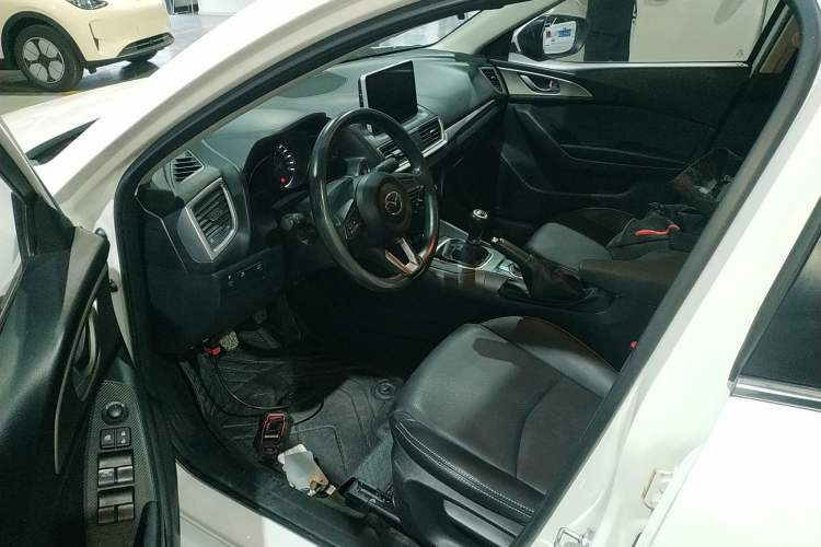 Used Mazda Mazda 3 Axela 2017 Sedan 1.5L Manual Comfort Model Emission Standard China V
