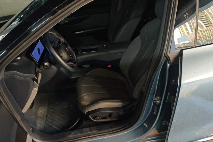 Used Lynk & Co 07 2024 EM-P 126 Long-Range Halo
