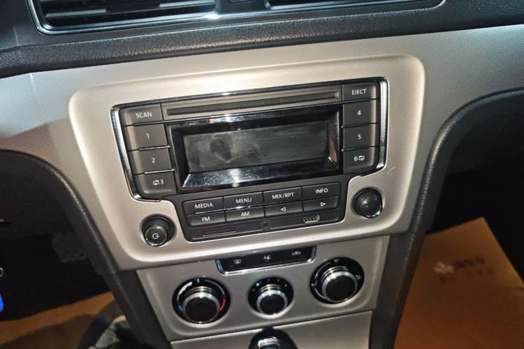 Used Volkswagen Gran Lavida 2013 1.6L Automatic Comfort Model
