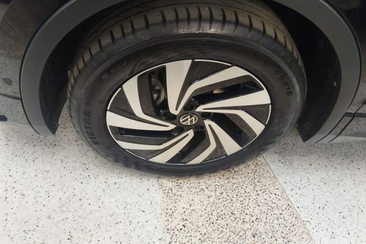Used Volkswagen Tiguan L 2024 Outstanding Model 330TSI Automatic Two-Wheel Drive R-Line Dragon Glory Edition
