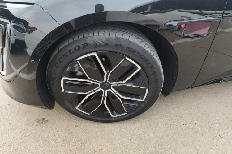 Used  12 2025 Max Extended-Range Edition
