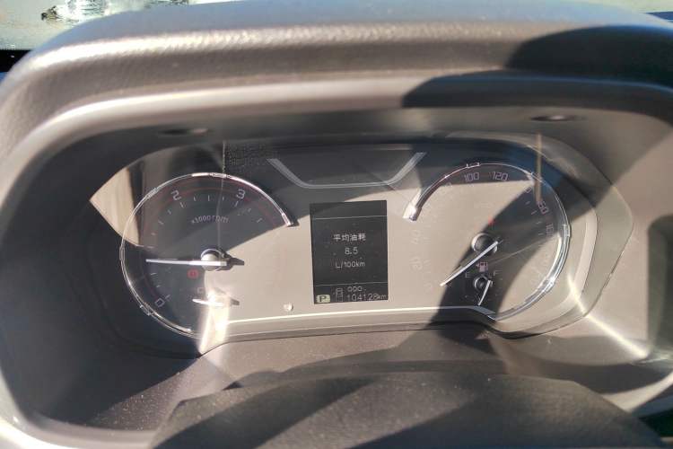 Used SAIC MAXUS T70 2019 2.0T Diesel Automatic Two-Wheel Drive Luxury Version with Long Body and High Ground Clearance
