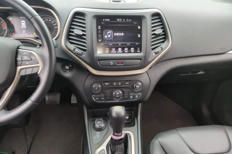 Used  Cherokee 2016 2.4L 75th Anniversary Edition
