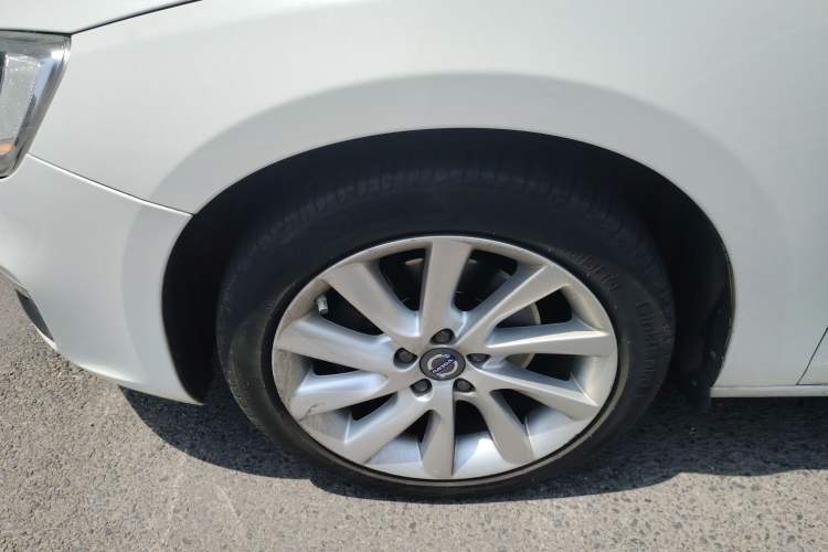 Used Volvo S60 2014 S60L 2.0T Zhiyuan Edition
