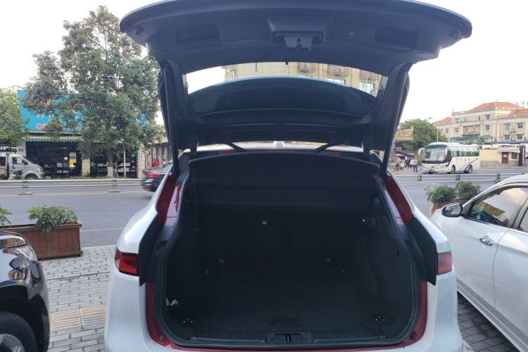 Used Jaguar F-PACE 2016 2.0T Two-Wheel Drive Urban Luxury Edition
