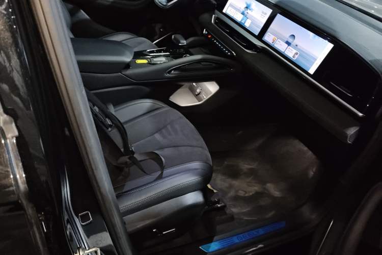 Used Geely Auto Monjaro L 2024 2.0TD High-Power Automatic Two-Wheel Drive Skyline Edition
