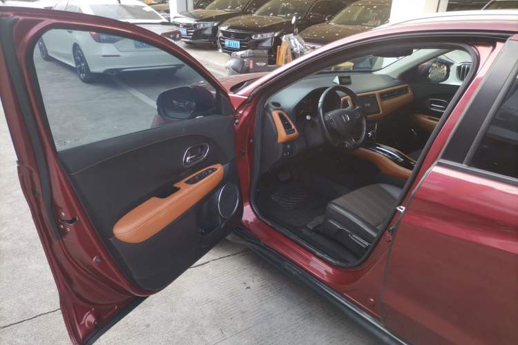 Used Honda Vezel 2015 1.8L CVT 2WD Luxury Model
