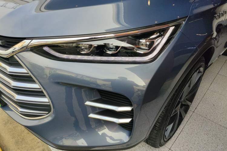 Used BYD Tang New Energy 2018 DM 2.0T All-Wheel Drive Smart Connectivity Luxury Model 7 Seats China V Emission Standard