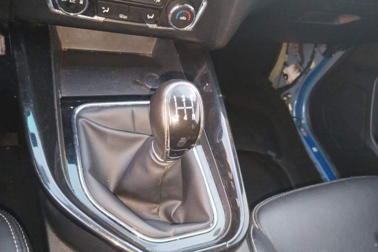 Used Dongfeng Fengon S560 2019 1.8L Manual Urban Model